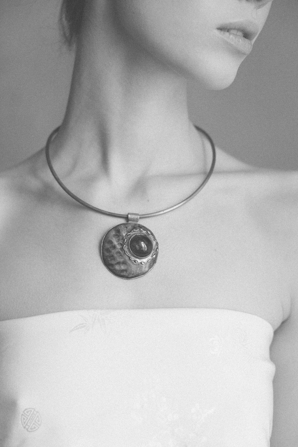 Antique Gold-Tone Stone Collier · Very Vintage Style