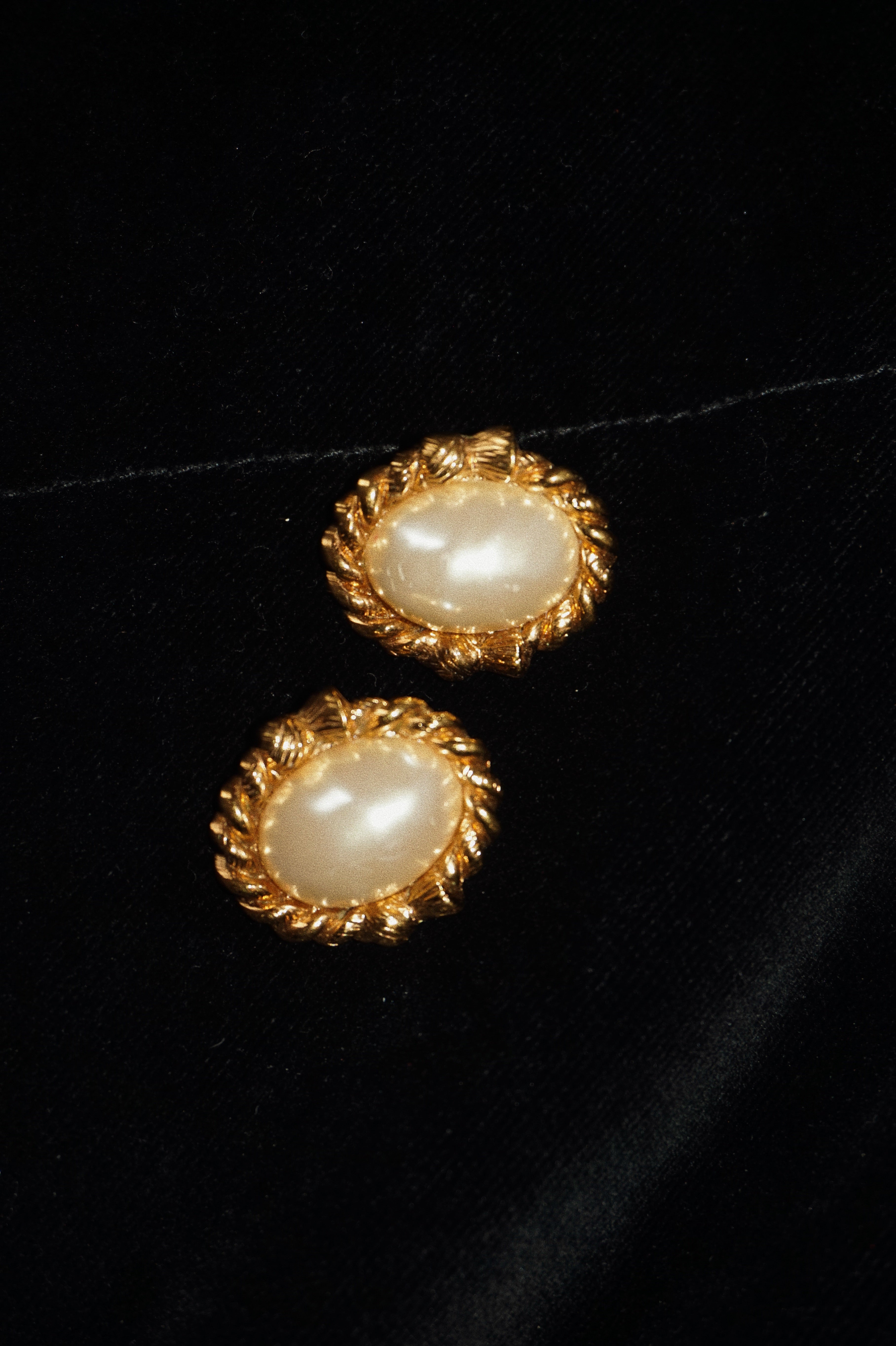 1980s Gold-Plated Pearl Clip-On Earrings by Agatha Paris