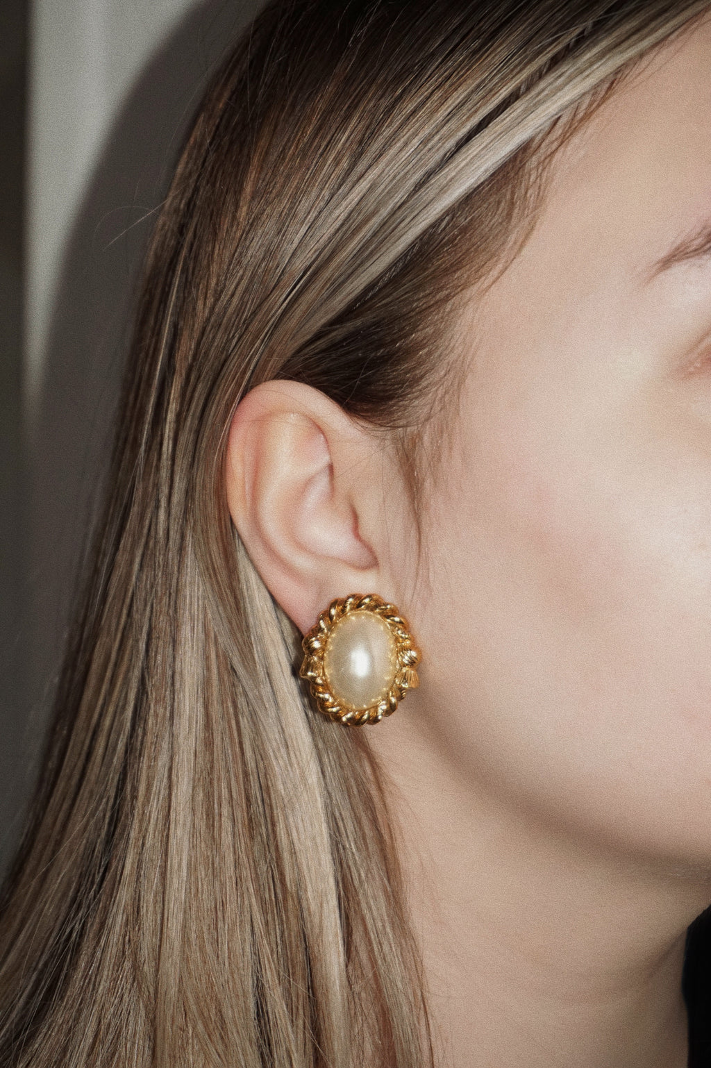 1980s Gold-Plated Pearl Clip-On Earrings by Agatha Paris