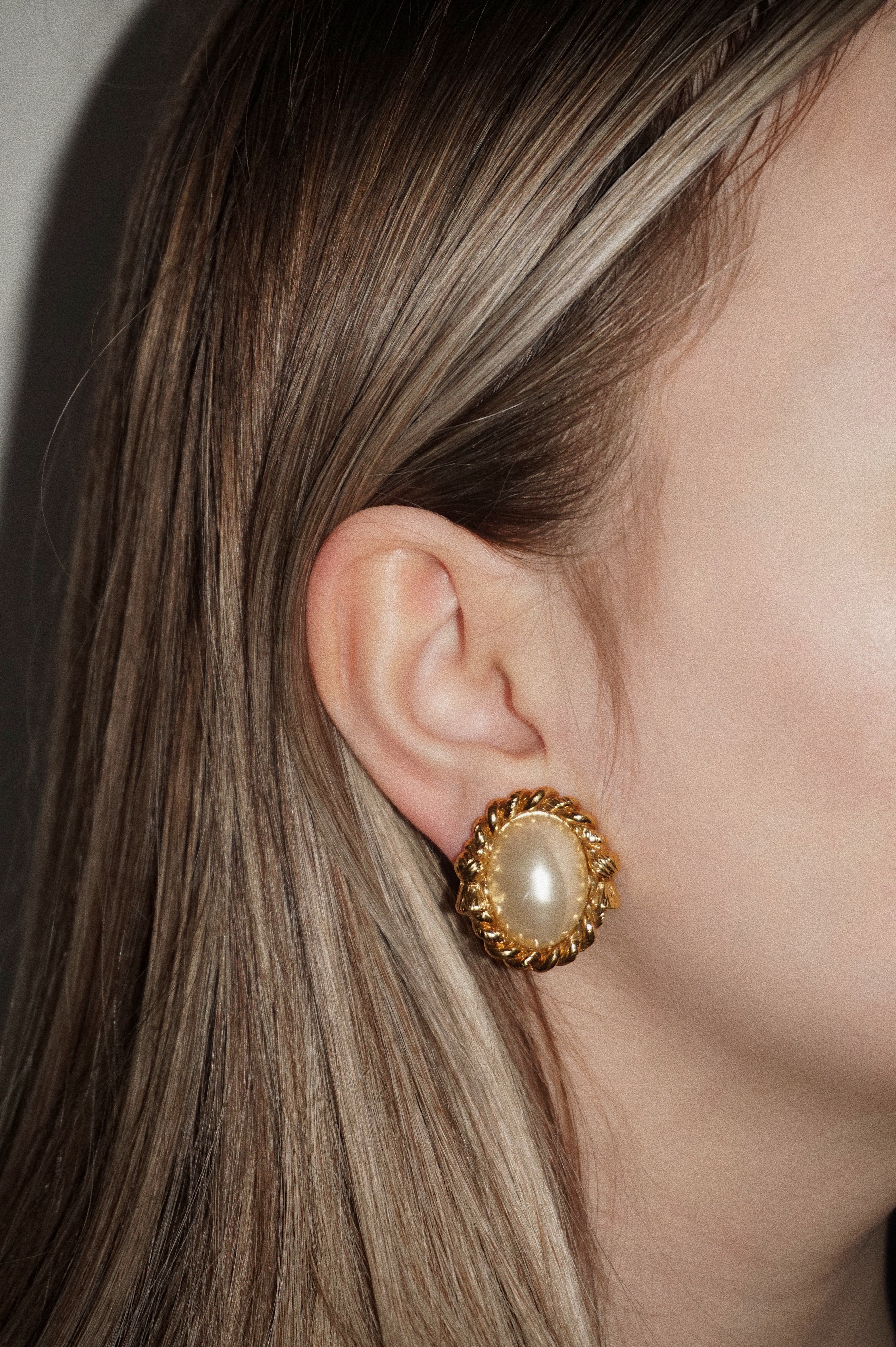 1980s Gold-Plated Pearl Clip-On Earrings by Agatha Paris