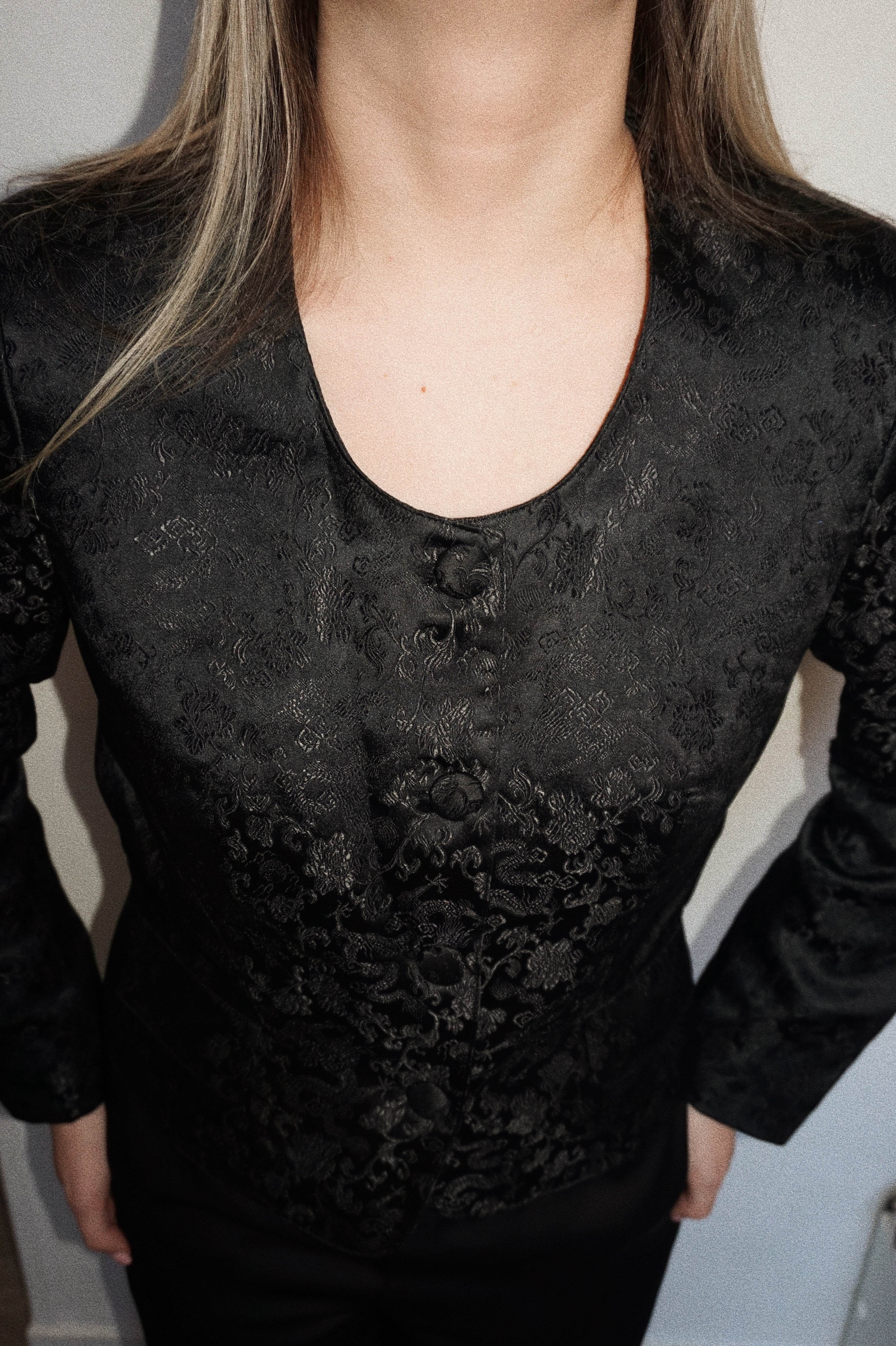 Vintage Floral Blazer with Deep V-Neck in Asian-Inspired Style